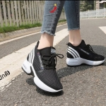 รองเท้าผ้าใบเริมส้นทรงSportแต่งแถบแฟชั่น (สีดำ)