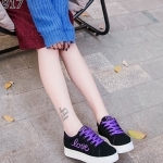 รองเท้าผ้าใบแฟชั่นปักลายlove (สีม่วง)