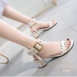 รองเท้าส้นตันแต่งอะไหล่หมุดรัดข้อ (สีครีม)