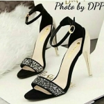 พร้อมส่ง : รองเท้าส้นทอง (สีดำ)