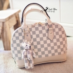 กระเป๋า Loius Damier Style (สีครีม)