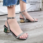 รองเท้าส้นเตี้ยแต่งสายคาดเพชร (สีเงิน)