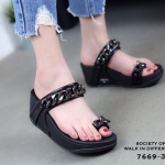 รองเท้าลำลองสไตล์สุขภาพแต่งโซ่ (สีดำ)