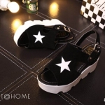 รองเท้าส้นเตารีดสไตล์แฟชั่นเกาหลีลายดาว (สีดำ)