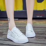 รองเท้าผ้าใบแฟชั่สกีนลายเส้น (สีขาว)