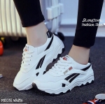 รองเท้าผ้าใบสปอร์ตแต่งลาย (สีขาว)