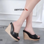 รองเท้าส้นเตารีดสายคาดนิ่มแต่งอะไหล่ (สีดำ)