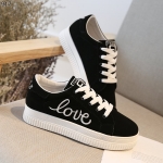 รองเท้าผ้าใบแฟชั่นปักลายlove (สีขาว)