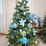 ชุดต้นคริสต์มาส 5 ฟุต (1.5 ม.) + ตกแต่ง Silver & Shades of Blue โดดเด่น
