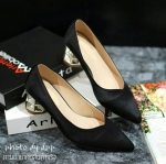 พร้อมส่ง : รองเท้าคัทชูทรงหัวแหลม (สีดำ)