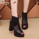 รองเท้าส้นตันหุ้มส้นแต่งผ้าซีทรู (สีดำ)