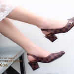 รองเท้ารัดส้นสไตล์ LV Damier