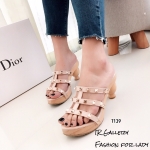 รองเท้าเปิดส้น Style Valentino (สีครีม)