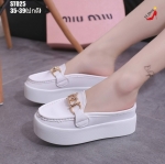 รองเท้าคัทชูเปิดส้นแต่งอะไหล่ (สีขาว)