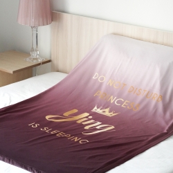 ผ้าห่มสั่งทำใส่ชื่อ Gradient - Burgundy