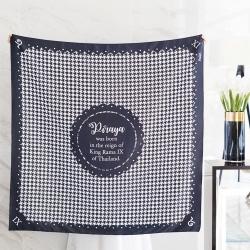 ผ้าพันคอ "ฉันเกิดในรัชกาลที่๙" สีดำ ใส่ชื่อได้