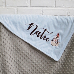 ผ้าห่ม Minky - สีฟ้า-เทา 75x100cm แบบปักชื่อ+การ์ตูน - Kookkai