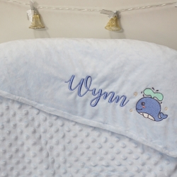 ผ้าห่ม Minky - สีฟ้า 75x100cm แบบปักชื่อ+การ์ตูน - Whale
