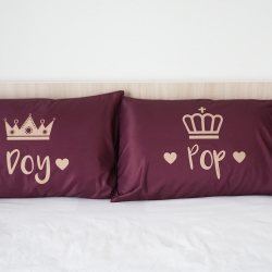 ปลอกหมอนหนุนคู่ พิมพ์ลายเต็มผืน Burgundy - King&Queen - Beige