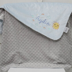 ผ้าห่ม Minky - สีฟ้า-เทา 75x100cm แบบปักชื่อ+การ์ตูน - Sun