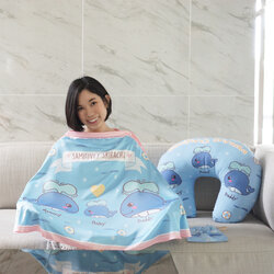 ชุดของขวัญเด็กแรกเกิด NP2 ผ้าคลุมให้นม รุ่น 3in1 + หมอนรองให้นม ลาย Whale - Blue