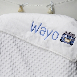 ผ้าห่ม Minky - สีขาว 75x100cm แบบปักชื่อ+การ์ตูน - Mini