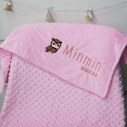 ผ้าห่ม Minky - สีชมพู 75x100cm แบบปักชื่อ+การ์ตูน - Owl
