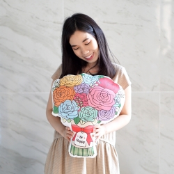 หมอนของขวัญ แบบพร้อมส่ง ลายช่อกุหลาบหลากสี Be Happy Colourful Rose Bouquet