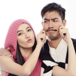 ภาพคู่รักสุดฮอต เวียร์ เบลล่า ในนิตรสารแพรวฉบับเดือนตุลาคม