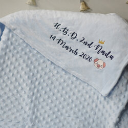 ผ้าห่ม Minky - สีฟ้า 75x100cm แบบปักชื่อ+การ์ตูน - Pig