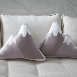 หมอนของขวัญ แบบพร้อมส่ง - ลาย ภูเขา Mountain - Taupe