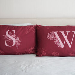 ปลอกหมอนหนุนคู่ พิมพ์ลายเต็มผืน Botanical - Red