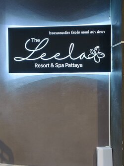 ป้ายตกเเต่งโรงเเรม เดอะลีลา รีสอร์ท
