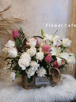 กระเช้าดอกไม้สดแสดงความยินดี