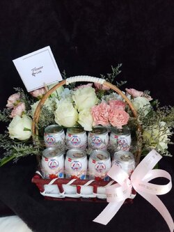 กระเช้าของขวัญ นมหมี&ดอกไม้สด
