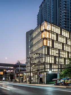 อาคาร ฤทธิ์รัตน (Ritratana Building) สำนักงานให้เช่าย่านรามคำแหง ใกล้รถไฟฟ้าสายสีส้ม สถานีรามคำแหง 12 เพียง 350 เมตร