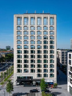 ขายโรงแรมหรูซอยสุขุมวิท 39 ขนาด 270 กว่าห้อง ใกล้รถไฟฟ้า BTS พร้อมพงษ์ กรุงเทพฯ