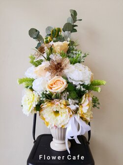 แจกันดอกไม้แสดงความยินดี