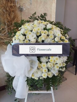 พวงหรีดดอกไม้สด