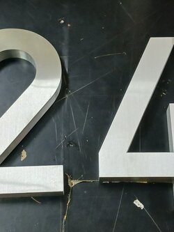 อักษรเเสตนเลสสีเงินแฮร์ไลน์ 24