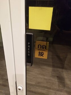 ป้ายทองเหลืองกัดกรด ลงสีดำ