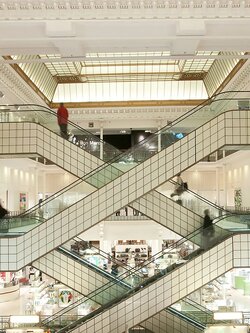 ขายห้างสรรพสินค้าพร้อมโรงแรมหรู ระดับ 4 ดาว ขนาด 666 ห้อง กลางเมืองเชียงใหม่