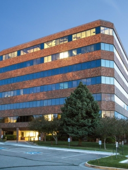 ขายอาคารสำนักงานย่านรัชดา ใกล้รถไฟฟ้า MRT เพียง 1 km ทำเลดีมาก!!