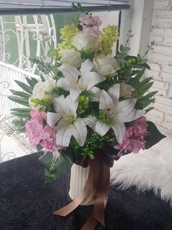 แจกันดอกไม้แสดงความยินดี