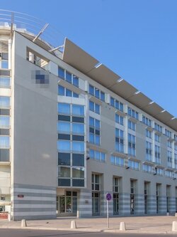 ขายอาคารคอมมูนิตี้มอลล์และสำนักงาน สูง 6 ชั้น ติดสถานีรถไฟฟ้า