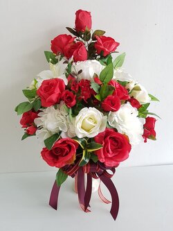 แจกันดอกไม้แสดงความยินดี