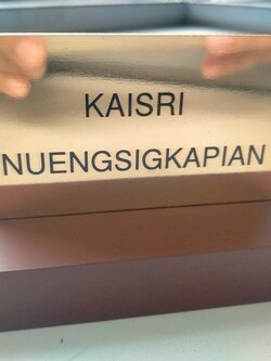 ป้ายสแตนเลสกัดกรดหน้าทอง - KAISRI NUENGSIGKAPIAN