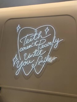 ไฟดัดคลีนิกทันตกรรม '' You Smile ''