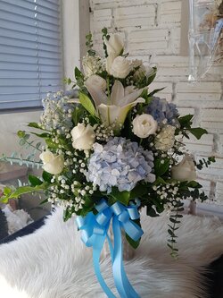 แจกันดอกไม้แสดงความยินดี