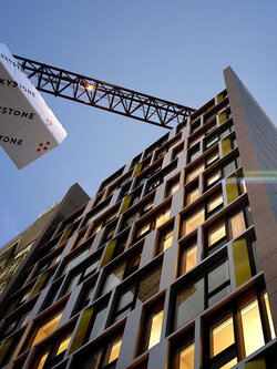 ให้เช่าอาคารโรงแรมขนาด 77 ห้อง ติดถนนสุรวงศ์ ใกล้ซอยธนิยะ 400 เมตร ใกล้รถไฟฟ้า MRT สามย่าน 550 เมตร และ BTS ศาลาแดง 650 เมตร